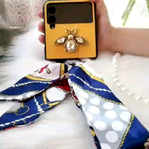 (CÓ SẴN)ốp samsung galaxy Zflip3 - Z Flip4 - Z FLIP 3 - Z Flip3 - Zflip4 - Z Flip 4 5G ốp vàng cam kèm khăn cham ong sang trọng