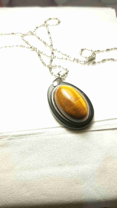 Liontin Batu Tiger Eye Natural: Aksesoris Fashion Berkualitas