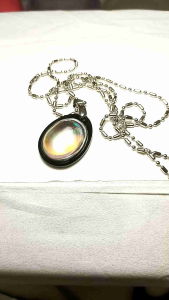 Liontin Kalimaya Pelangi Natural: Desain Unik & Aksesori Ideal untuk Anak