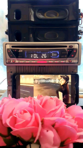 Máy nghe nhạc liền Amply JVC KD -SV 3105. tính năng Radio AUX IN . OUT VIDEO.