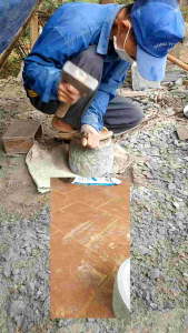 cối đá xanh nguyên khối (LA VĂN HUYÊN) với đường kính chiều rộng=28cm. chiều cao=20cm cối kích thước lớn