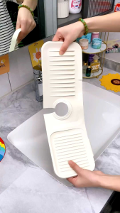 ReadyStockin Malaysia# 水龙头硅胶防溅沥水垫 Faucet Sink Splash Guard Waterproof & mildewproof Silicone Water Catcher Mat Kitchen
