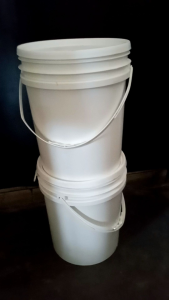 ember bekas ember serba guna ukuran 25kg sudah bresih ember +tutup