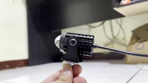 Lampu LED D2 Laser + Saklar DC Lampu Depan LED Lampu Tembak Motor 2 Warna Putih Kuning Universal Vario Mio Aerox Beat Nmax Pcx Scoopy Supra DLl