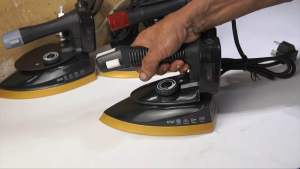 bàn là hơi nước  bàn ủi công nghiệp ME A787 công suất 1350W tặng củ bơm  tất là CHỐNG BÓNG VẢI