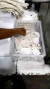 sarung tangan benang rajut putih lusinana