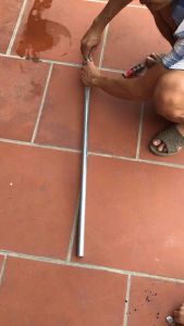 Gậy lấy quần áo trên cao có thể rút gọn được