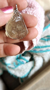 Libyan deserts glass /Golden Tektite pendant 利比亚黄金陨石吊坠