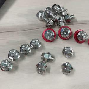 Ốc chụp chân kính gương salaya trụ V4 răn thuận-nghịch 10li. Lông đền đỏ KITACO.