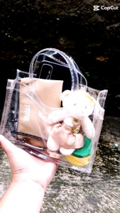 Tas Mikka Transparan: Tas Bening Untuk Makeup & Perjalanan