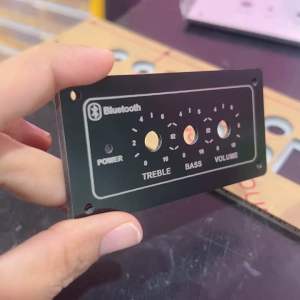 เพลท 502mt ไม่ย้าย ขนาดเพลท 4.7*9.5cm  (จำหน่ายเฉพาะเพลทเปล่าๆไม่มีแอมป์) คอมโพสิต มีสีดำและสีทอง แข็งแรง