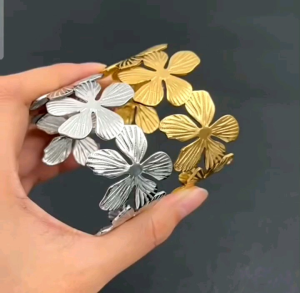 VÒNG TAY TITAN HOA🌼🌼🌼 DẠNG HỞ NI MỞ - TITAN CHUẨN LOẠI 1 KO ĐEN KO GỈ