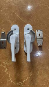 Khóa bán nguyệt (khóa sò) dùng cho cửa sổ trượt (cửa lùa) lắp cửa nhôm cửa nhựa
