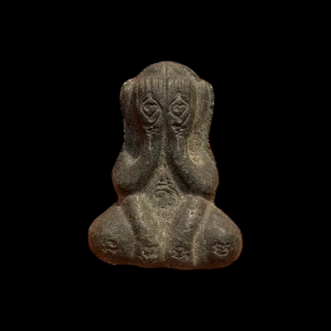 พระปิดตาหลวงปู่นาค วัดห้วยจระเข้ จ.นครปฐม พิมพ์หูกระต่าย เนื้อผงใบลานเก้ากัณฑ์ ปี ๕๖ สวยมาก แท้รับประกัน #4041