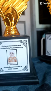 Piala Kejuaraan Trophy Lomba Model Kelopak Bunga