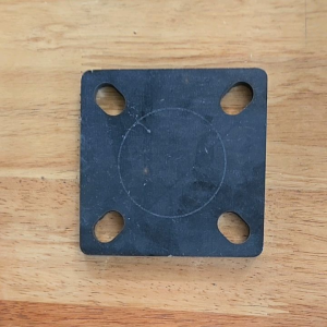 แผ่นเพลทเจาะรู 4x4นิ้ว เจาะรู ลบมุม หนา 5มิล เจาะรูสไลด์ ใช้เชื่อมแป้นฐานเสาเหล็ก