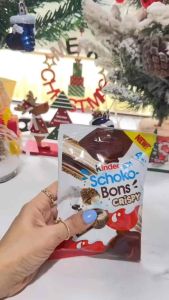 Kinder Schoko bons crispy เวเฟอร์สอดไส้ครีมนม+ช็อกโกแลต โรยด้วยเกล็ดช็อกโกแลตกรุบกรอบ นํ้าหนัก 22.4 กรัม BBF.17/05/26