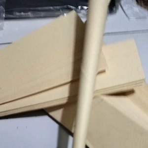 Kertas Stick Harummanis/Gulali Lembaran Kiloan - 365 cm x 65 cm Ingin membuat kue gulali yang lezat dan menarik? Kertas Stick Harummanis/Gulali Lembaran Kiloan adalah pilihan tepat untuk Anda. Dalam satu kilogram kertas ini terdapat sekitar 190 lembar