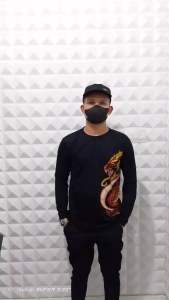 Kaos Distro Naga Merah: Kaos Lengan Panjang Pria Dewasa