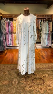Dayana Dress by Dian Pelangi LIMITED EDITION Busana Muslim Baju Maxi Gamis Abaya Kaftan Gaun Outfit Batik Pesta Pernikahan Kondangan Casual Formal Wanita Cantik Anggun Modis Modern Elegan Mewah Model Korea Terbaru Motif Batik Abstrak Kekinian