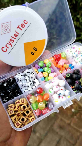 Satu Box Manik huruf komplit 10 jenis manik manik huruf bonus tali senar dan gunting senar