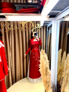 Áo dài cổ vuông thêu phượng hoàng