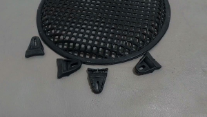Grill Subwoofer 12 inch Plastik Tebal Hitam + 4 Klem Tutup Ram Ring Speaker Subwofer Mobil 12inch Jaring Rapat Plus