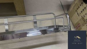 INOX 304 40/50CM GIÁ ĐỂ DẦU GỘI NHÀ TẮM  GIÁ ĐỂ GIA VỊ NHÀ BẾP 1 TẦNG CÓ THỂ ĐẶT BÀN HOẶC KHOAN TƯỜNG