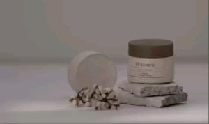 Oclearin Layered Natural Cream: A Comprehensive Guide to Antiaging & Hydrating Skin Care