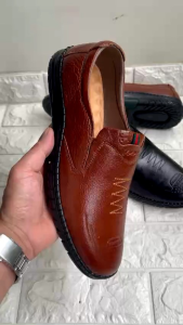 Giày lười nam da bò cao cấp..đế cao su dẻo..size từ 37-42..mẫu hót nhất hiện nay