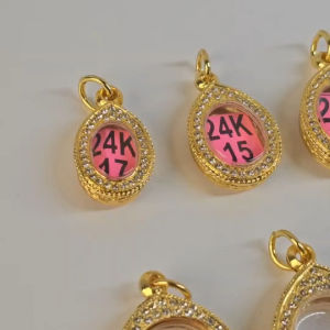 กรอบพระ/ตลับพระทอง24K ฝั่งเพชรรอบกรอบลายไทย รูปทรงไข่