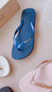 จัดส่งเร็ว Horse star premium รองเท้าแฟชั่น รองเท้าผู้หญิง  สีเรียบ สีครีม สีชมพู สีน้ำเงิน สีดำ รองเท้าหูหนีบ