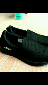 SEPATU SLIP ON PRIA FULL BLACK SKCHER