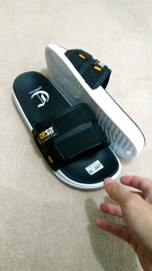 Sandal Anak dan Dewasa Pria Feet black sandal Wanita Slide Slop Ringan Traveling Carset Casual Hitam Sendal Selop Karet Shoes