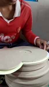 Jam Dinding Ukir Aesthetic & Silent Movement Hiasan Dinding Ruang Tamu/Kamar Tidur Kado Custom Wedding Pernikahan Wisuda Ulang Tahun