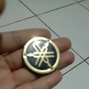 Emblem logo garpu tala yamaha ukuran 4cm