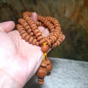 11.5mm "Mo Pan Lotus Bodhi" with 13.5mm Yellow Jadeite & 20mm Beijing 8-Ridge Walnut 108 mala beads/necklace 11.5毫米满包磨盘莲花菩提配13.5毫米黄翡与20毫米京八棱核桃108念珠/项链