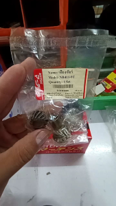 เฟือง หัวเกียร์  NB 411 LE โรบิ้น makita rabbit เฟืองเดือย แกน 9 เฟือง เครื่องตัดหญ้า