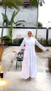 PERLENGKAPAN HAJI//GAMIS HAJI/UMROH WANITA//GAMIS PUTIH MOTIF RENDA KS.