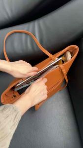 Tocco Toscano | Marlows Tote With Zip กระเป๋าหนังแท้ ทรงโท้ท มีซิปปิด สะพายไหล่ จุของได้เยอะ ขนาดกำลังดี