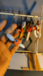 Gantungan kunciTas KeychainSouvenir DLLEdisi Hewan tawon/lebahterbuat dari kawat bulu.