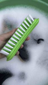 แปรงซักผ้า แปรงเรนโบว์ แปรงเอนกประสงค์ ตรามงกุฎ คละสี