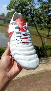 Sepatu Bola Kulit Aozora Lugga White Red: Desain Modern & Awet Nyaman
