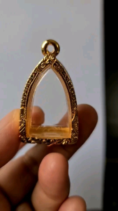 กรอบพระหลวงพ่อเงินบานพับ No.3 สีทอง- H03  ขนาด 20*31*13 mm. งานหล่อทองเหลืองแท้ ชุบไมครอน  เคลือบด้วยแลคเกอร์ไฟฟ้า ฝาปิดอคิลิคใสแข็งแรง ทนทาน คุ้มราคา แถมตะขอ ยางรอง