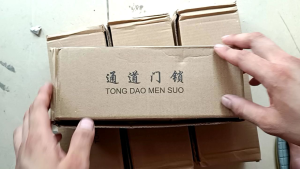 Khoá vệ sinh không chìa có thân lắp cửa nhôm hệ 55 pma việt pháp hệ 700 hệ 1000