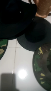 Topi Lebar