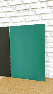 กระดานดำ แบบติดผนัง สีดำและสีเขียว ไม่มีกรอบ กระดานเขียนเมนู กระดานเขียนชอล์ก กระดานดำแขวนผนัง ขนาด 40x60cm. หนา 10 mm