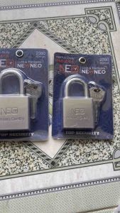 Khóa móc NEwNEo 2350 và 2360 hợp kim