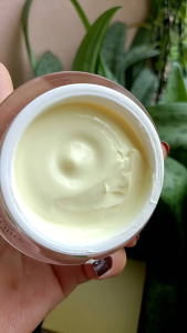 เมอร์เนี่ยน โอลีฟ เวอร์จิ้น  เอจ อัลตร้า ไวท์ ครีมมะกอกบำรุงผิวหน้า