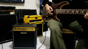 Ampli gitar custom 8inch spek sudah distorsi dan reverb ngerii bonus kabel jek dan pick